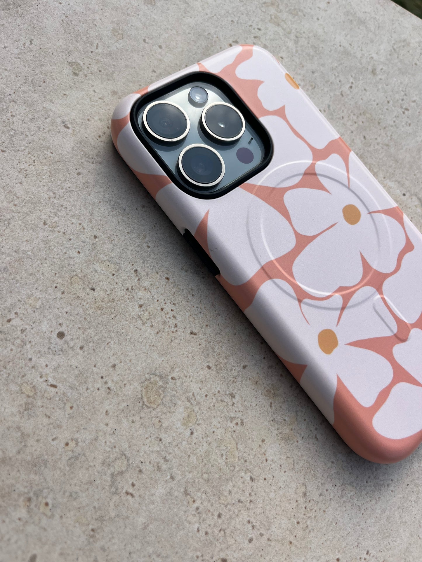 Pink Daisy - MagSafe